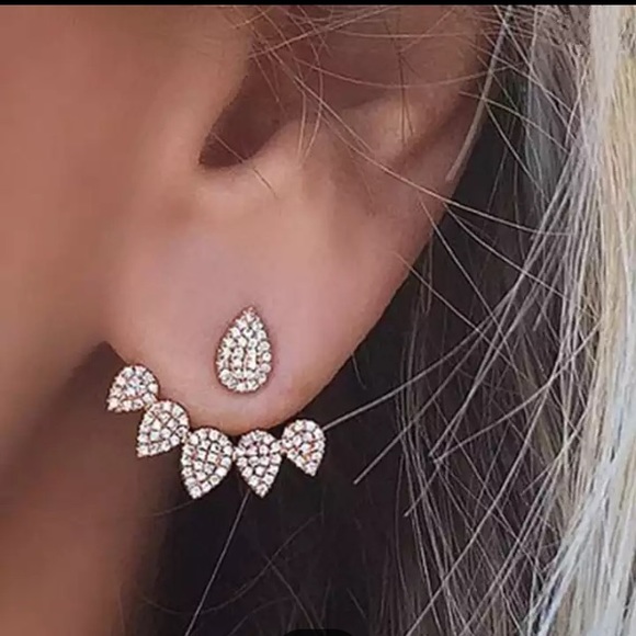 Jewelry - Beautiful flower drop earrings